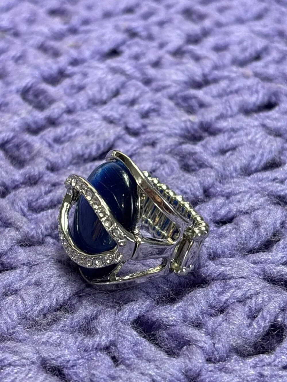 Silvertone Dark Blue Cat's Eye Stretchy Ring Clear Rhinestones